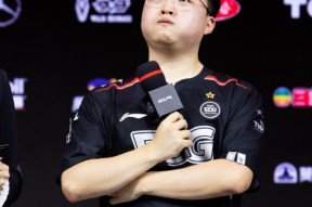 关于Uzi回归赛场，问鼎冠军首场状态亮眼，湖人观众沸腾！的信息