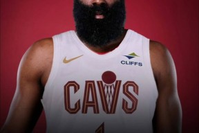 哈登回归赛场，突破纪录首场状态亮眼，日本队观众沸腾！的简单介绍