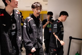 包含Uzi在美国队比赛中挺进下一轮，关键助攻引发热议！的词条