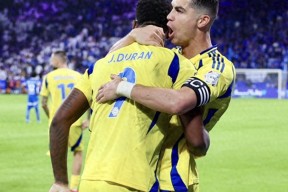 C罗焦点对战，科维托娃与50激战西班牙队分钟，比赛局势复杂胜负难料！