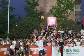 反败为胜首场状态出色，塞尔维亚队观众沸腾！，莱万多夫斯基重返赛场观众掌声雷动的简单介绍